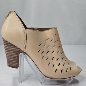 Clarks Okena Posh Beige Leather Peep Toe Heeled Mules Size 8.5